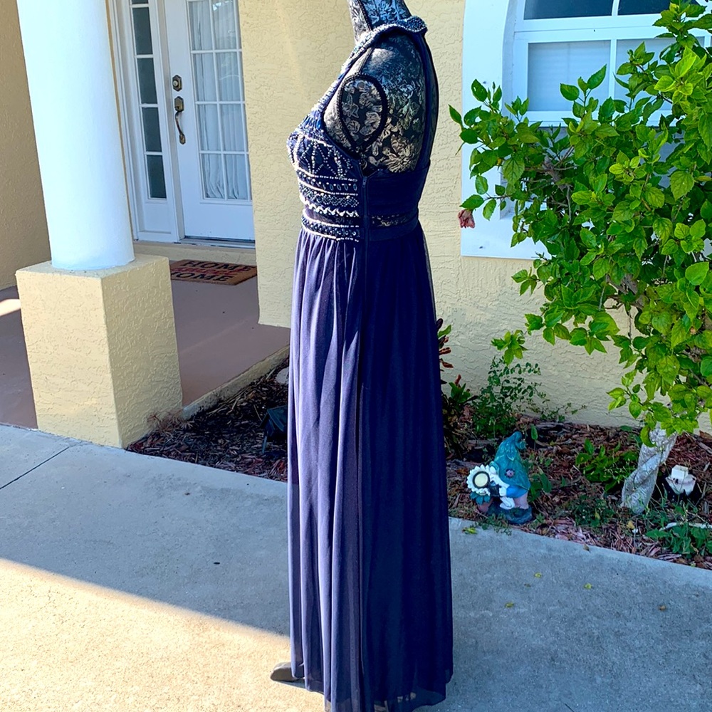 Beautiful blue and gemmed gown - Picture 4 of 13